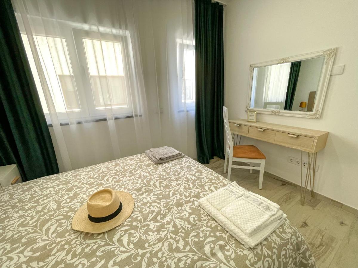Our Charming House Apartment Портиман Екстериор снимка