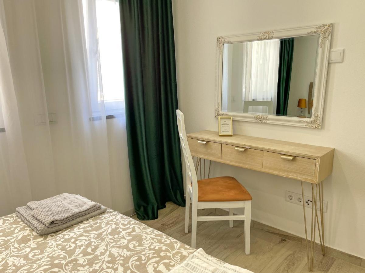 Our Charming House Apartment Портиман Екстериор снимка