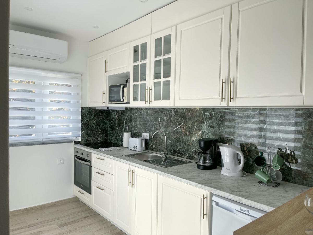 Our Charming House Apartment Портиман Екстериор снимка